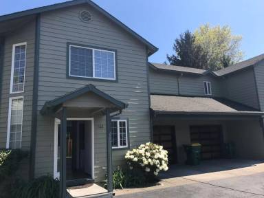 Main picture of 764 SW Meadow Dr