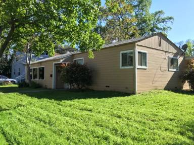 Main picture of 310 Oak St