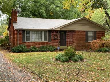 Main picture of 252 Paris Pike