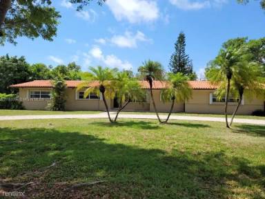 Main picture of 6400 SW 112th St