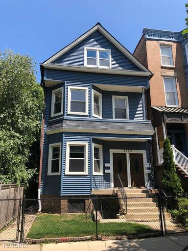Main picture of 1752 W Melrose St