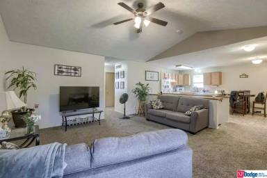 Main picture of 3920 S 56th St