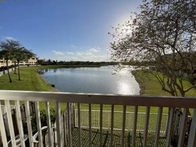 Main picture of Villas At Lakeview