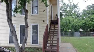 Main picture of 402 Manuel Dr