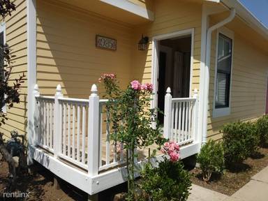 Main picture of 975 Merlin Dr