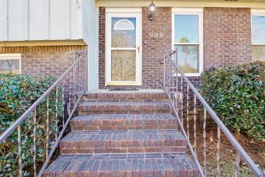 Main picture of 908 Ryecroft Rd