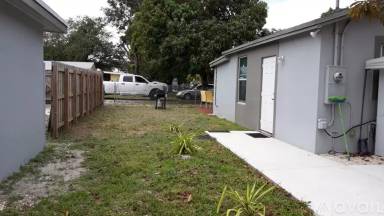 Main picture of 2379 NW 102nd St