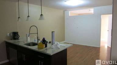 Main picture of 180 Scholes St