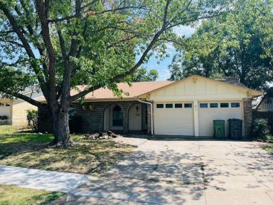 Main picture of 406 E Timberview Ln