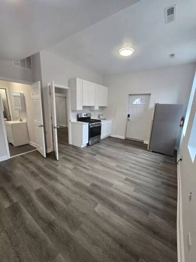 Main picture of 2017 S Throop St