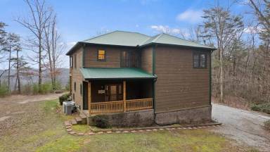 Main picture of 1402 Cooleys Rift Blvd