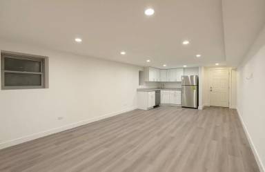 Main picture of 4435 W Gunnison St