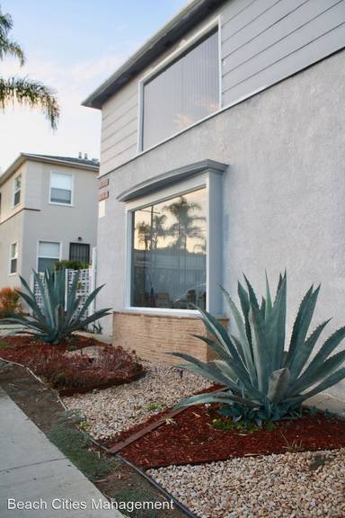 Main picture of 4437 E 4th St