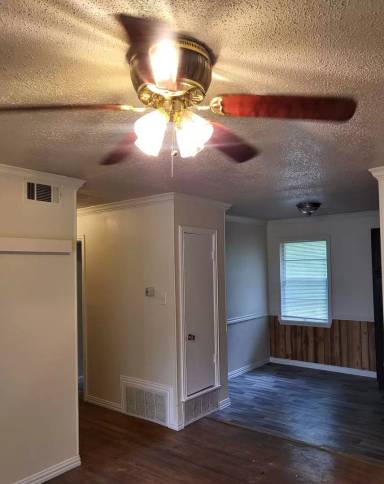 Main picture of 244 River Oaks Dr
