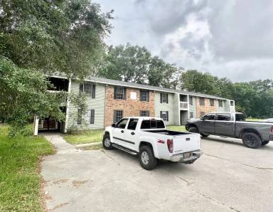 Main picture of 100 Garrett Ln