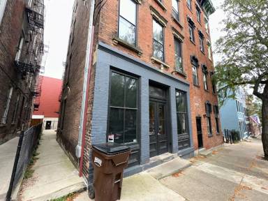 Main picture of 527 E 13th St