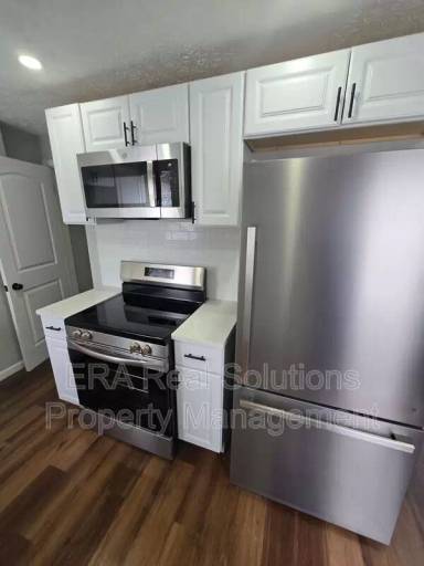Main picture of 1025 S James Rd