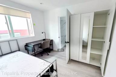 Main picture of 1813 W Adams Blvd