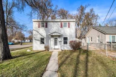 Main picture of 961 35th St SW