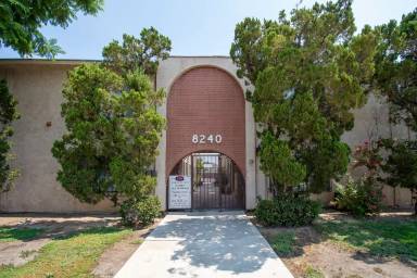 Main picture of 8240 Whitsett Ave