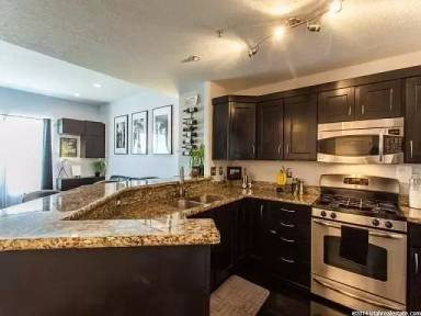 Main picture of 4276 S Main St