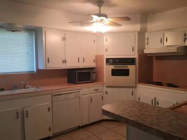 Main picture of 105 E Lynnwood Ln