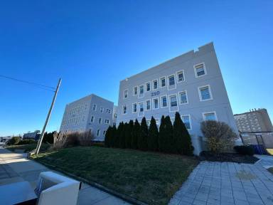 Main picture of 206 2nd Ave