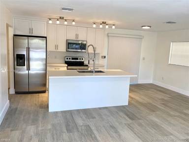 Main picture of 205 Grant Dr