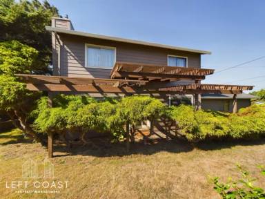 Main picture of 890 SW 7th St