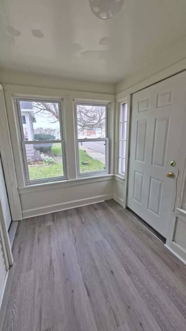 Main picture of 6 Whitney Ave S & 1501 Mahoning Ave Apartments