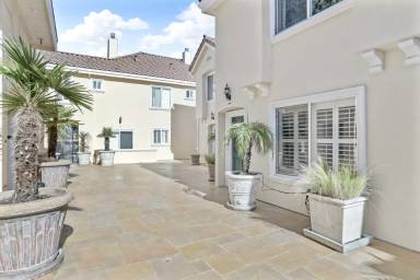 Main picture of 321 N San Mateo Dr