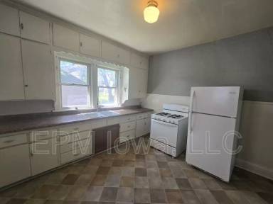 Main picture of 406 1/2 Locust St