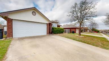 Main picture of 2706 Hemlock Dr