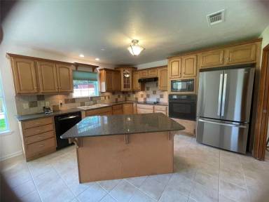 Main picture of 1915 Signet Dr