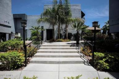 Main picture of 2 W Georgia Ave