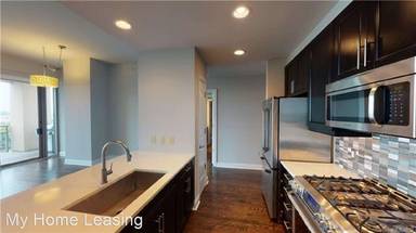 Main picture of Royal Court Condominiums