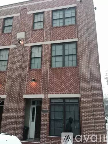 Main picture of 2000 Fleet St