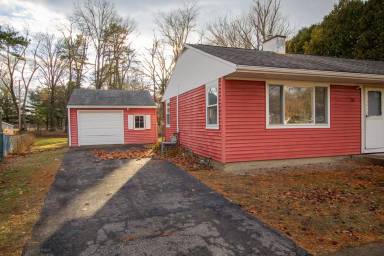 Main picture of 23 Robert Dr