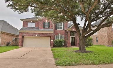Main picture of 19114 Berkshire Oak St