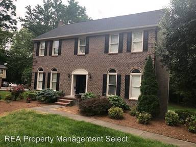 Main picture of 528 E Fox Den Dr