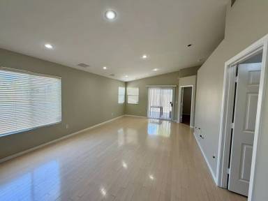 Main picture of 276 Heatherstone St