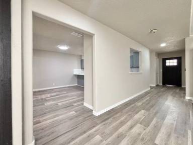 Main picture of 5202 Metcalf