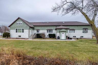 Main picture of N8095 Lakeshore Dr