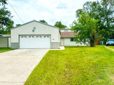 Main picture of 305 Red Haven Dr