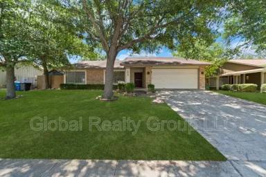 Main picture of 5826 Kissing Oak St