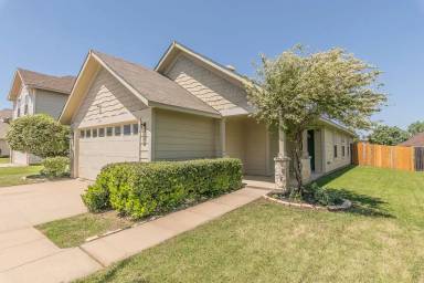 Main picture of 213 Crescent Ridge Dr