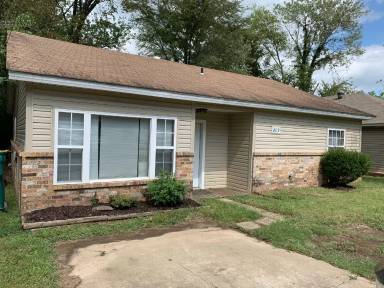 Main picture of 809 E 8th St
