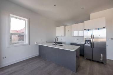 Main picture of 2920 W Belmont Ave