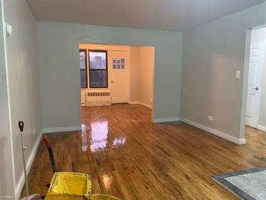 Main picture of 425 E 96th St