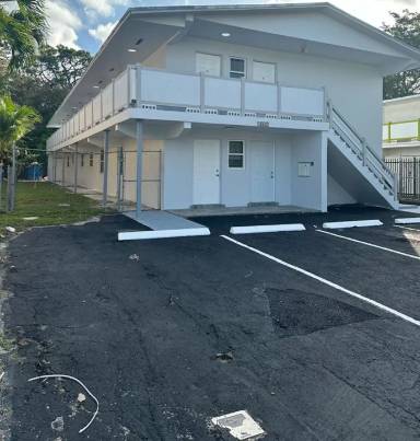 Main picture of 1532 SW 5th Pl